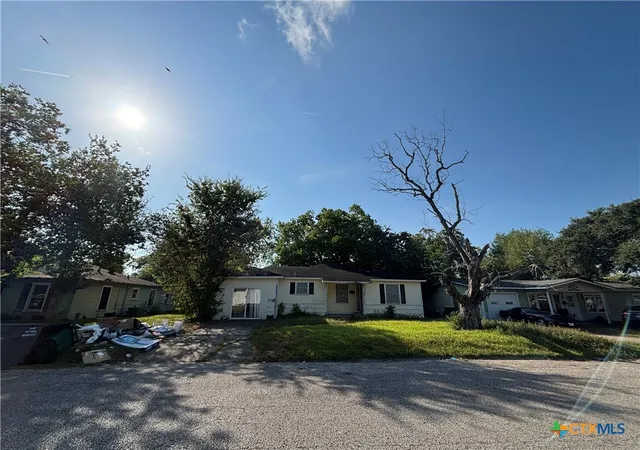 Photo 2 of Single family home for sale at 2505 Cardinal St, Victoria, TX 77901 | MLS# 623655 | Listing updated on 2026-09-15