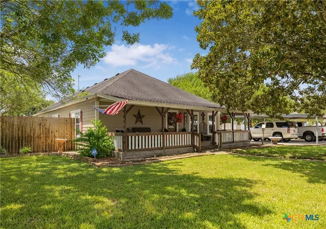 Photo 3 of Single family home for sale at 3393 E State Hwy 111, Yoakum, TX 77995 | MLS# 622146 | Listing updated on 2026-08-28