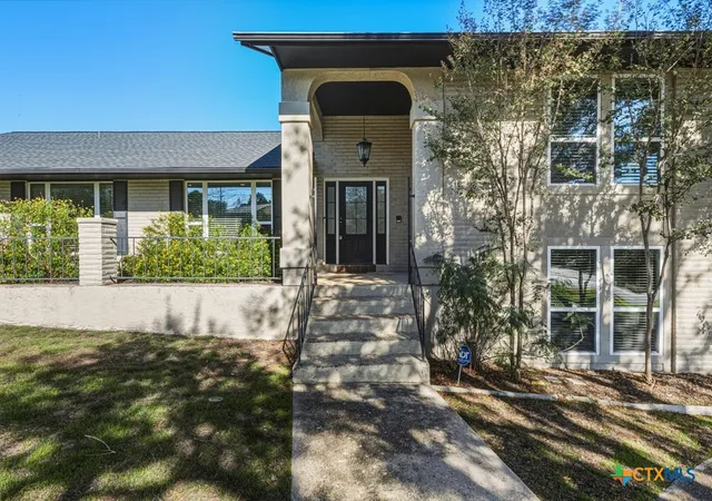 Photo 1 of Single family home for sale at 21 Royal Crst, New Braunfels, TX 78130 | MLS# 623726 | Listing updated on 2026-09-08