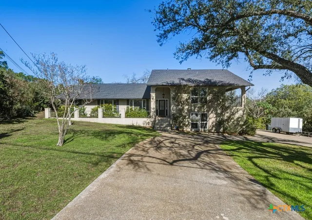 Photo 2 of Single family home for sale at 21 Royal Crst, New Braunfels, TX 78130 | MLS# 623726 | Listing updated on 2026-09-08