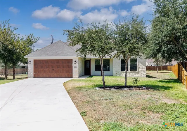 Photo 1 of Single family home for sale at 228 Plum St, Luling, TX 78648 | MLS# 623754 | Listing updated on 2026-08-28