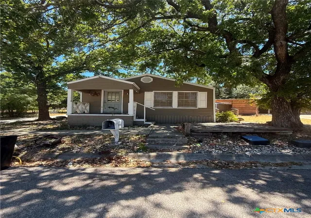 Single family home for sale at 206 W Avenue B, Lampasas, TX 76550 | MLS# 623758