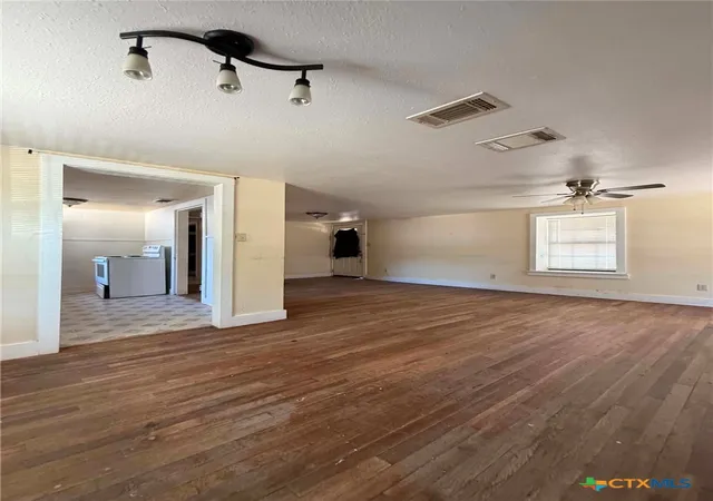 Photo 3 of Single family home for sale at 207 N Broad St, Lampasas, TX 76550 | MLS# 623756 | Listing updated on 2026-09-01