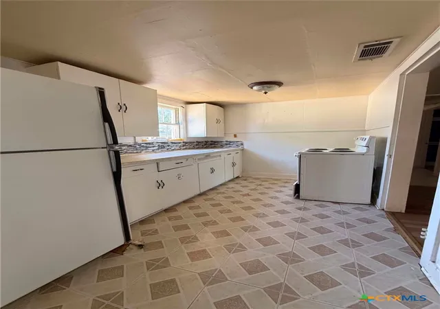 Photo 4 of Single family home for sale at 207 N Broad St, Lampasas, TX 76550 | MLS# 623756 | Listing updated on 2026-09-01