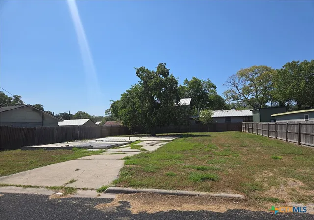 Photo 1 of Land for sale at 1003 E Virginia Ave, Victoria, TX 77901 | MLS# 623805 | Listing updated on 2026-09-10