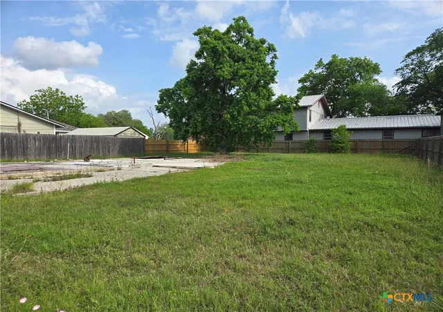 Photo 3 of Land for sale at 1003 E Virginia Ave, Victoria, TX 77901 | MLS# 623805 | Listing updated on 2026-09-10