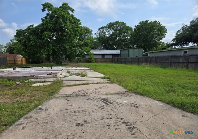 Photo 4 of Land for sale at 1003 E Virginia Ave, Victoria, TX 77901 | MLS# 623805 | Listing updated on 2026-09-10