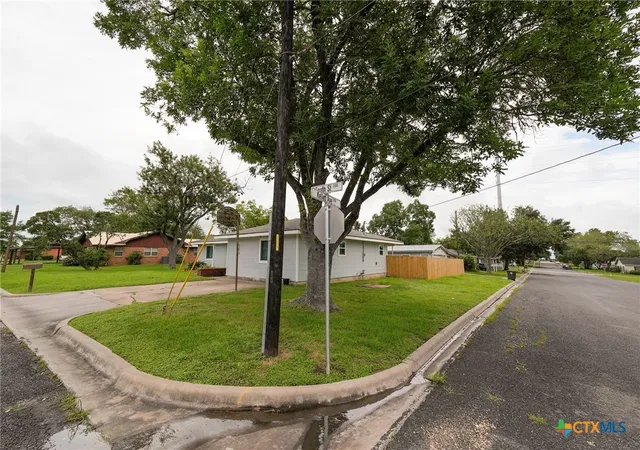 Photo 3 of Single family home for sale at 214 South St, Schulenburg, TX 78956 | MLS# 623795 | Listing updated on 2026-08-27