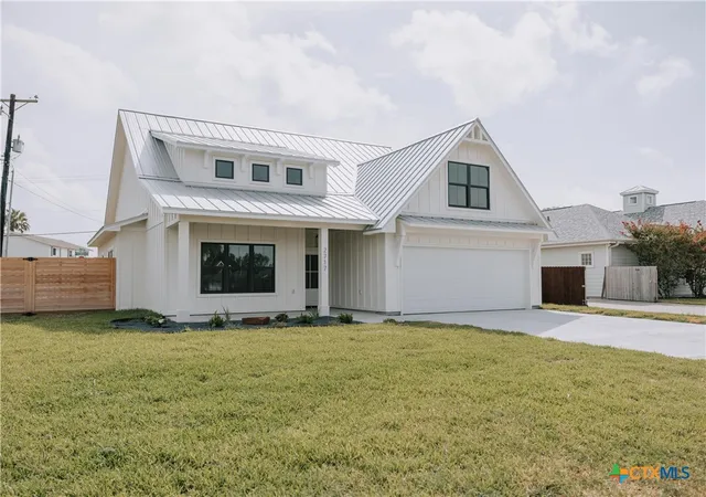 Photo 1 of Single family home for sale at 2717 Lakeview Dr, Rockport, TX 78382 | MLS# 623817 | Listing updated on 2026-08-28