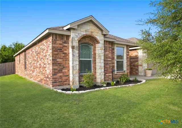 Photo 2 of Sale Pending at 2342 Washington Dr, Belton, TX 76513 | MLS# 623762 | Listing updated on 2026-09-09
