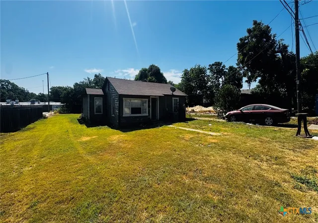 Photo 1 of Single family home for sale at 806 S Pearl St, Belton, TX 76513 | MLS# 623909 | Listing updated on 2026-09-15