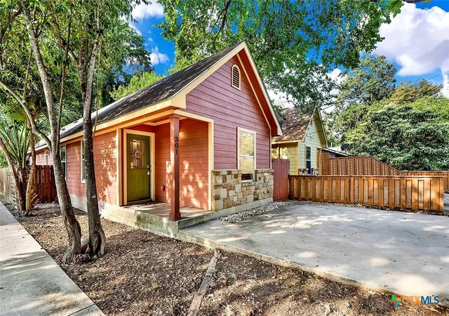 Single family home for sale at 301 Armstrong St, San Marcos, TX 78666 | MLS# 623861 | Listing updated on 2026-08-30