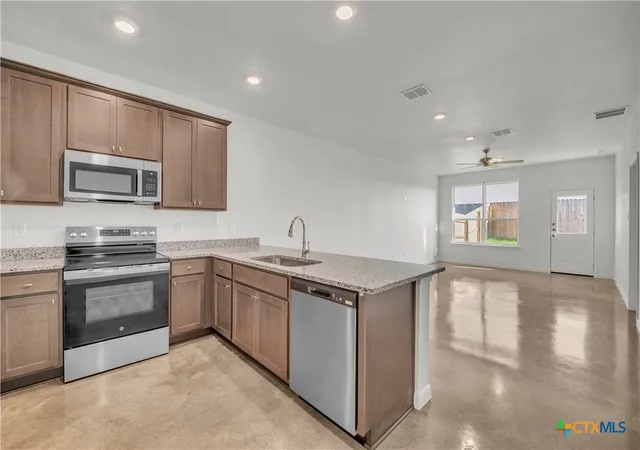 Photo 4 of Sale Pending at 3904 Sugar Hackberry Trl, Killeen, TX 76542 | MLS# 623737 | Listing updated on 2026-09-14