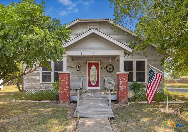 Photo 1 of Single family home for sale at 520 E First St, Cuero, TX 77954 | MLS# 623931 | Listing updated on 2026-09-16