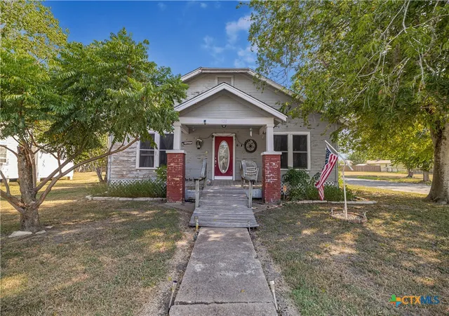 Photo 2 of Single family home for sale at 520 E First St, Cuero, TX 77954 | MLS# 623931 | Listing updated on 2026-08-29