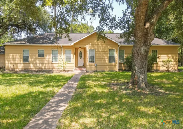 Photo 1 of Single family home for sale at 321 Circle Dr, Wharton, TX 77488 | MLS# 623970 | Listing updated on 2026-08-31