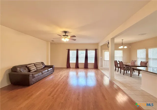 Photo 3 of Single family home for sale at 106 Heritage Oak Ct, Victoria, TX 77901 | MLS# 623981 | Listing updated on 2026-08-31