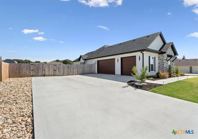 Photo 3 of Single family home for sale at 5244 Camargue Dr, Belton, TX 76513 | MLS# 622684 | Listing updated on 2026-10-01