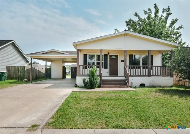 Photo 1 of Manufactured home for sale at 807 E Mesquite Ln, Victoria, TX 77901 | MLS# 624095 | Listing updated on 2026-09-14