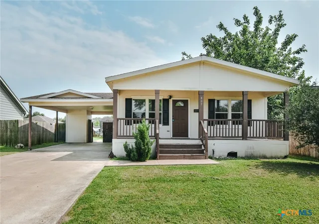 Photo 2 of Manufactured home for sale at 807 E Mesquite Ln, Victoria, TX 77901 | MLS# 624095 | Listing updated on 2026-09-14