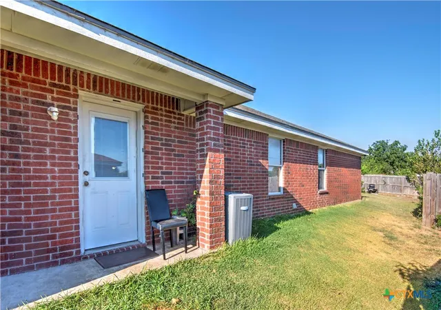Listing Photo 2 - Condo for sale in building located at 1505 Golden Eagle Ct, Killeen, TX 76549