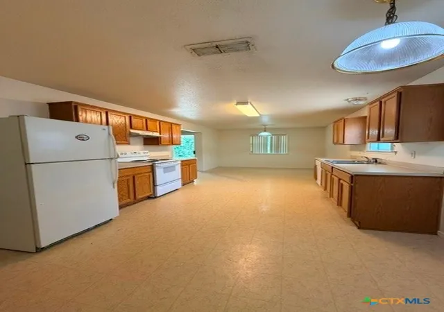 Photo 3 of Single family home for sale at 2313 Upland Bnd Dr, Temple, TX 76502 | MLS# 624178 | Listing updated on 2026-09-01