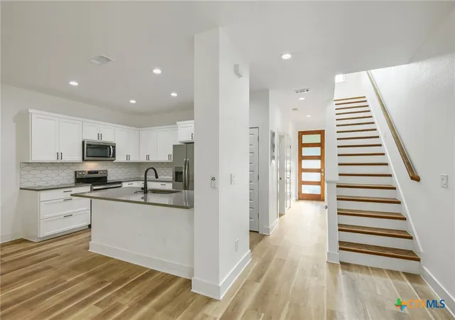 Photo 4 of Townhouse for sale at 18800 Hogan Cir #20, Lago Vista, TX 78645 | MLS# 624189 | Listing updated on 2026-09-10