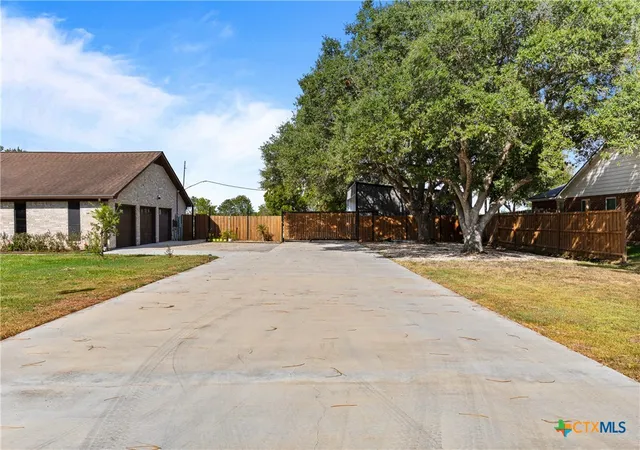 Photo 4 of Single family home for sale at 1107 Fairlane Dr, Ganado, TX 77962 | MLS# 623323 | Listing updated on 2026-09-01