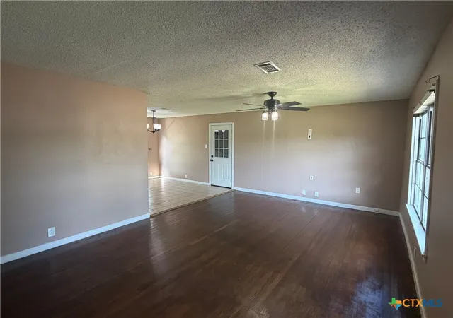 Photo 3 of Single family home for sale at 1801 E Walnut Ave, Victoria, TX 77901 | MLS# 624209 | Listing updated on 2026-09-02