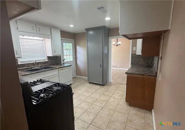 Photo 4 of Single family home for sale at 1801 E Walnut Ave, Victoria, TX 77901 | MLS# 624209 | Listing updated on 2026-09-02