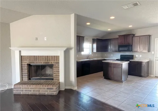 Photo 4 of Sale Pending at 2525 Elk Crk St, Temple, TX 76504 | MLS# 624240 | Listing updated on 2026-10-02