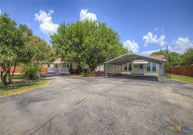 Photo 3 of Single family home for sale at 580 E Zipp Rd, New Braunfels, TX 78130 | MLS# 624244 | Listing updated on 2026-09-08