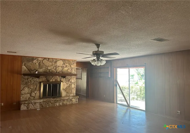 Photo 3 of Single family home for sale at 408 Royal Oak Dr, Victoria, TX 77905 | MLS# 624283 | Listing updated on 2026-09-02