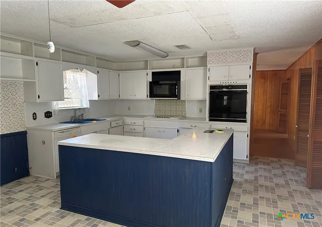 Photo 3 of Single family home for sale at 408 Royal Oak Dr, Victoria, TX 77905 | MLS# 624283 | Listing updated on 2026-09-02