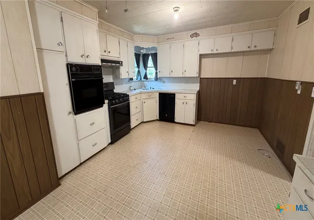 Photo 3 of Single family home for sale at 421 Fm 1600, Cameron, TX 76520 | MLS# 624312 | Listing updated on 2026-09-03