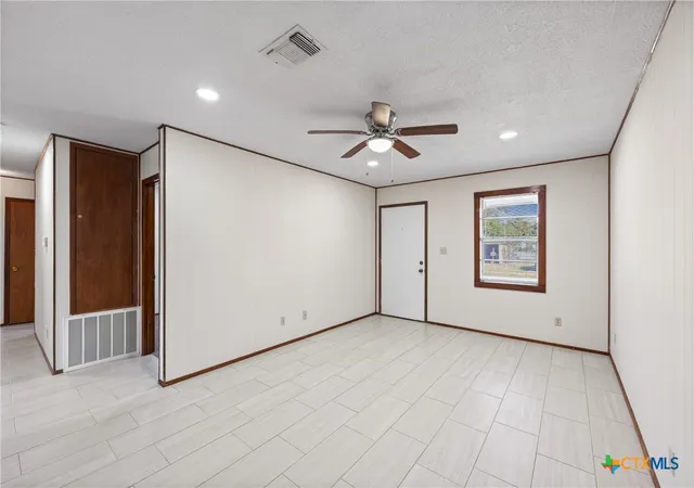 Photo 4 of Single family home for sale at 710 Courtney St, Edna, TX 77957 | MLS# 623961 | Listing updated on 2026-09-03