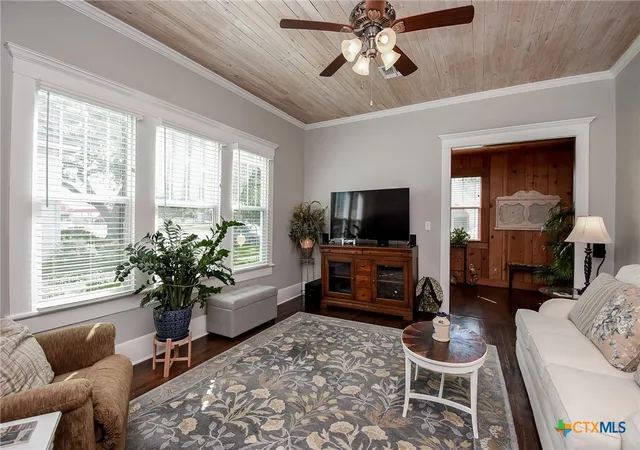 Photo 3 of Single family home for sale at 210 W Calhoun St, El Campo, TX 77437 | MLS# 624408 | Listing updated on 2026-09-04
