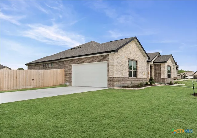 Photo 3 of Single family home for sale at 126 Lasso Loop, Lorena, TX 76655 | MLS# 624425 | Listing updated on 2026-09-08