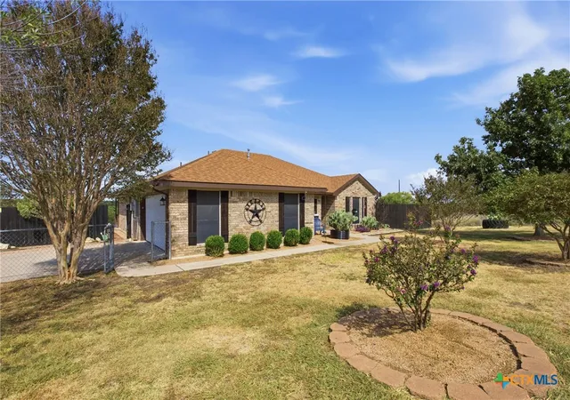 Photo 3 of Single family home for sale at 1015 Bluebonnet Dr, Copperas Cove, TX 76522 | MLS# 624417 | Listing updated on 2026-09-16