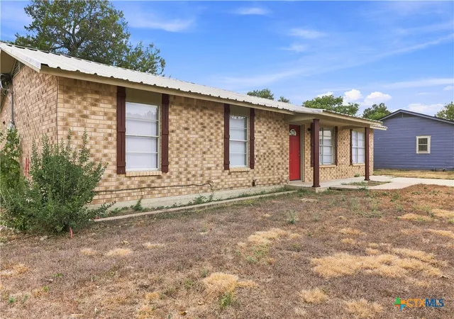 Photo 2 of Single family home for sale at 1400 Magnolia St, Belton, TX 76513 | MLS# 624195 | Listing updated on 2026-09-05