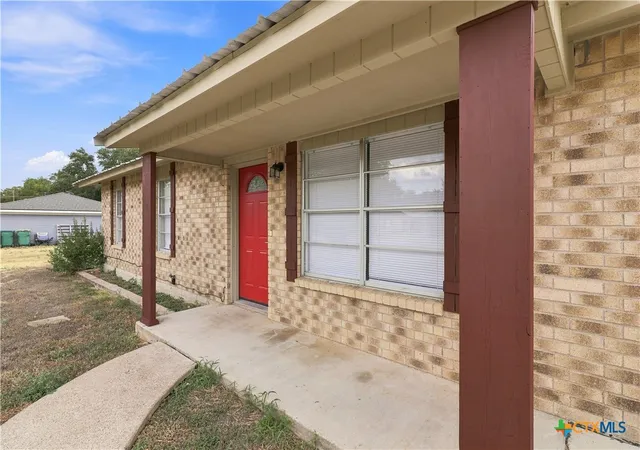 Photo 3 of Single family home for sale at 1400 Magnolia St, Belton, TX 76513 | MLS# 624195 | Listing updated on 2026-09-05