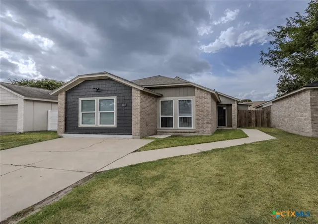 Photo 2 of Single family home for sale at 118 Waterford Dr, Victoria, TX 77901 | MLS# 624486 | Listing updated on 2026-09-08