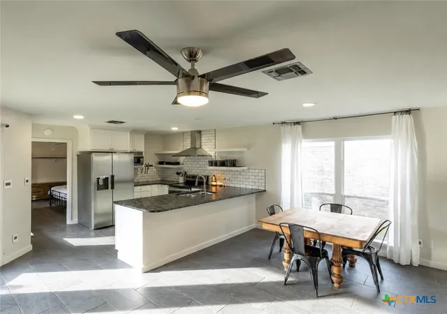 Photo 3 of Single family home for sale at 118 Waterford Dr, Victoria, TX 77901 | MLS# 624486 | Listing updated on 2026-09-08