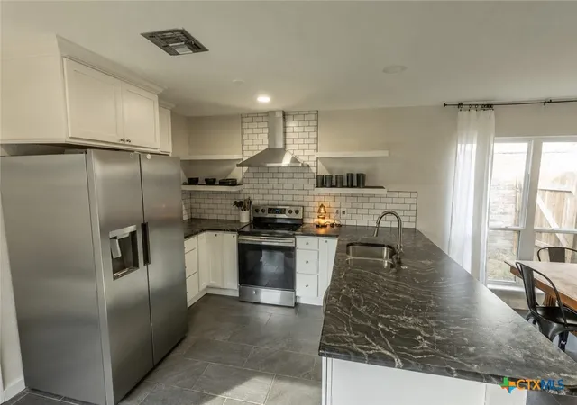 Photo 4 of Single family home for sale at 118 Waterford Dr, Victoria, TX 77901 | MLS# 624486 | Listing updated on 2026-09-08