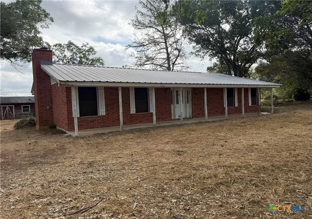 Single family home for sale at 415 SE Main St, Stockdale, TX 78160 | MLS# 624498