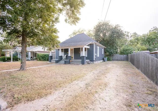 Photo 3 of Single family home for sale at 907 N Craig St, Victoria, TX 77901 | MLS# 624578 | Listing updated on 2026-09-16