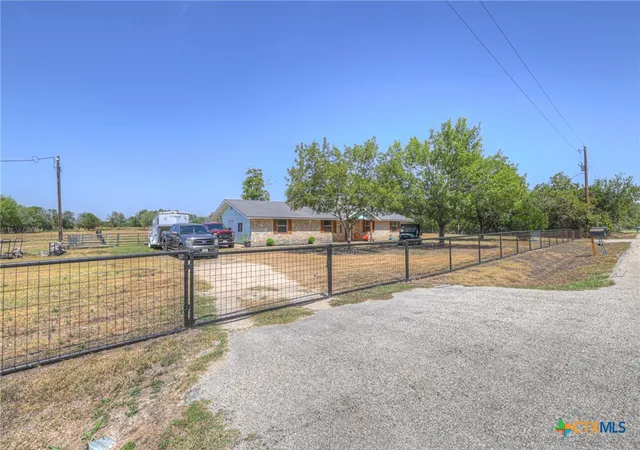 Photo 2 of Single family home for sale at 307 Valley Acres Dr, New Braunfels, TX 78130 | MLS# 624624 | Listing updated on 2026-09-07