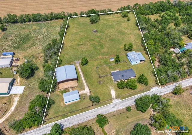 Photo 3 of Single family home for sale at 307 Valley Acres Dr, New Braunfels, TX 78130 | MLS# 624624 | Listing updated on 2026-09-07