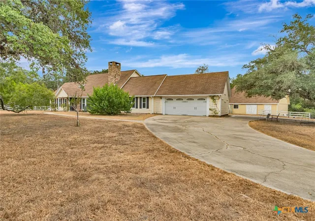 Photo 2 of Single family home for sale at 194 Westpark Ave, Victoria, TX 77905 | MLS# 624500 | Listing updated on 2026-09-10