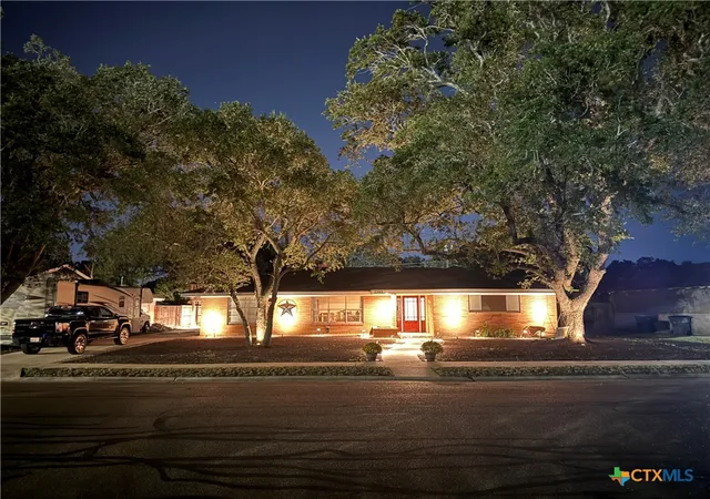 Photo 3 of Single family home for sale at 2202 E Loma Vista Ave, Victoria, TX 77901 | MLS# 623796 | Listing updated on 2026-09-06